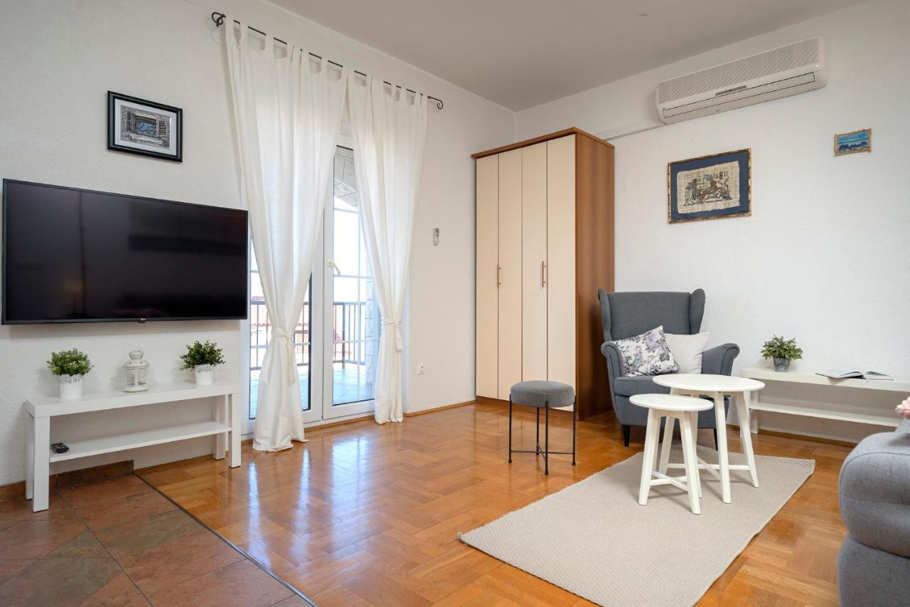 Apartment Nela Kalina Jelsa  Extérieur photo