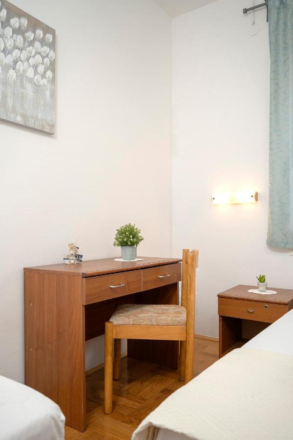 Apartment Nela Kalina Jelsa  Extérieur photo