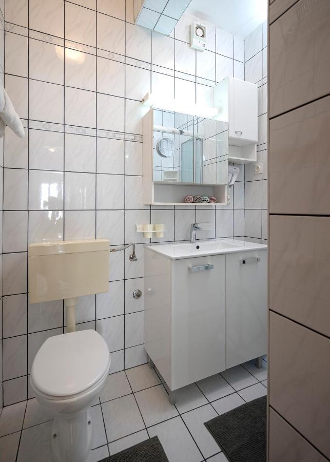 Apartment Nela Kalina Jelsa  Extérieur photo