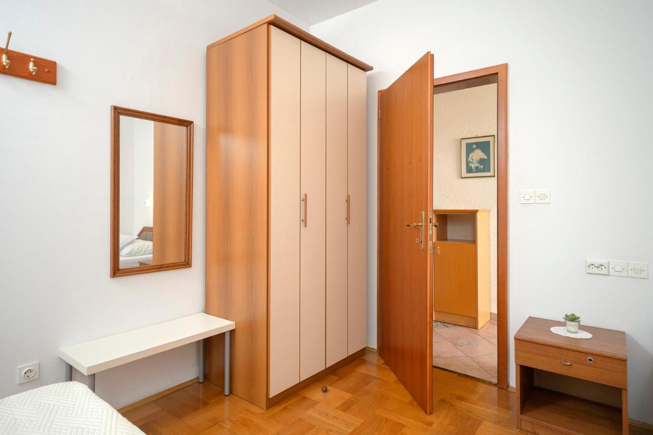 Apartment Nela Kalina Jelsa  Extérieur photo