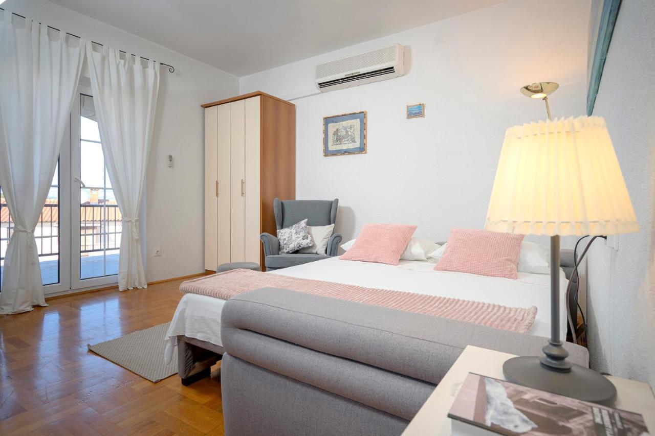 Apartment Nela Kalina Jelsa  Extérieur photo