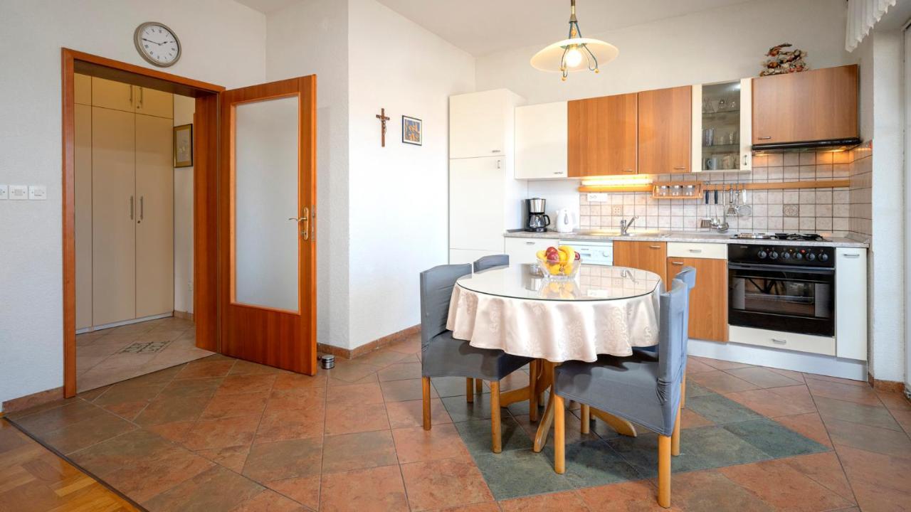 Apartment Nela Kalina Jelsa  Extérieur photo