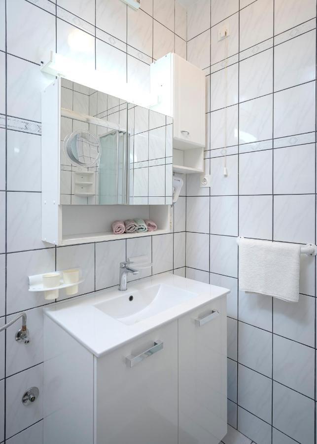 Apartment Nela Kalina Jelsa  Extérieur photo